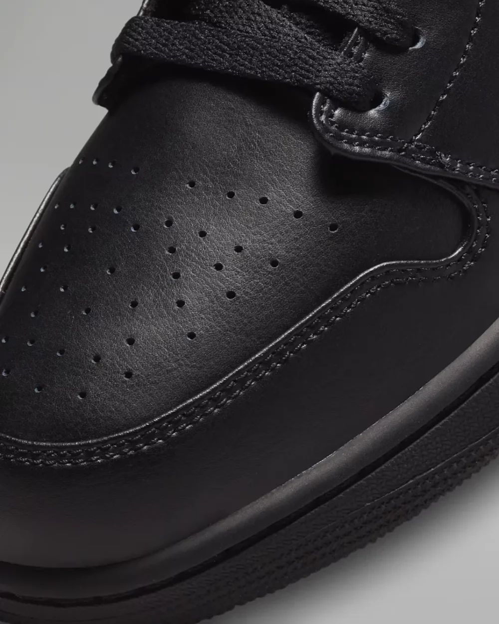 Air Jordan 1 Low Triple Black